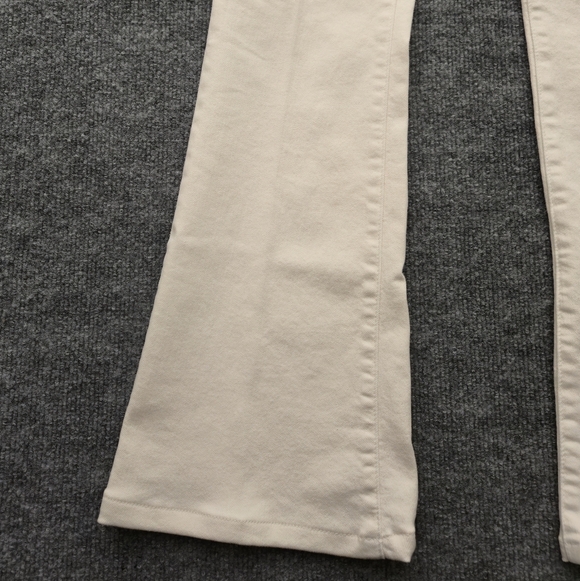 Mother High Waisted Weekender Skimp Flares, Antique White, Size 28 - Picture 4 of 15